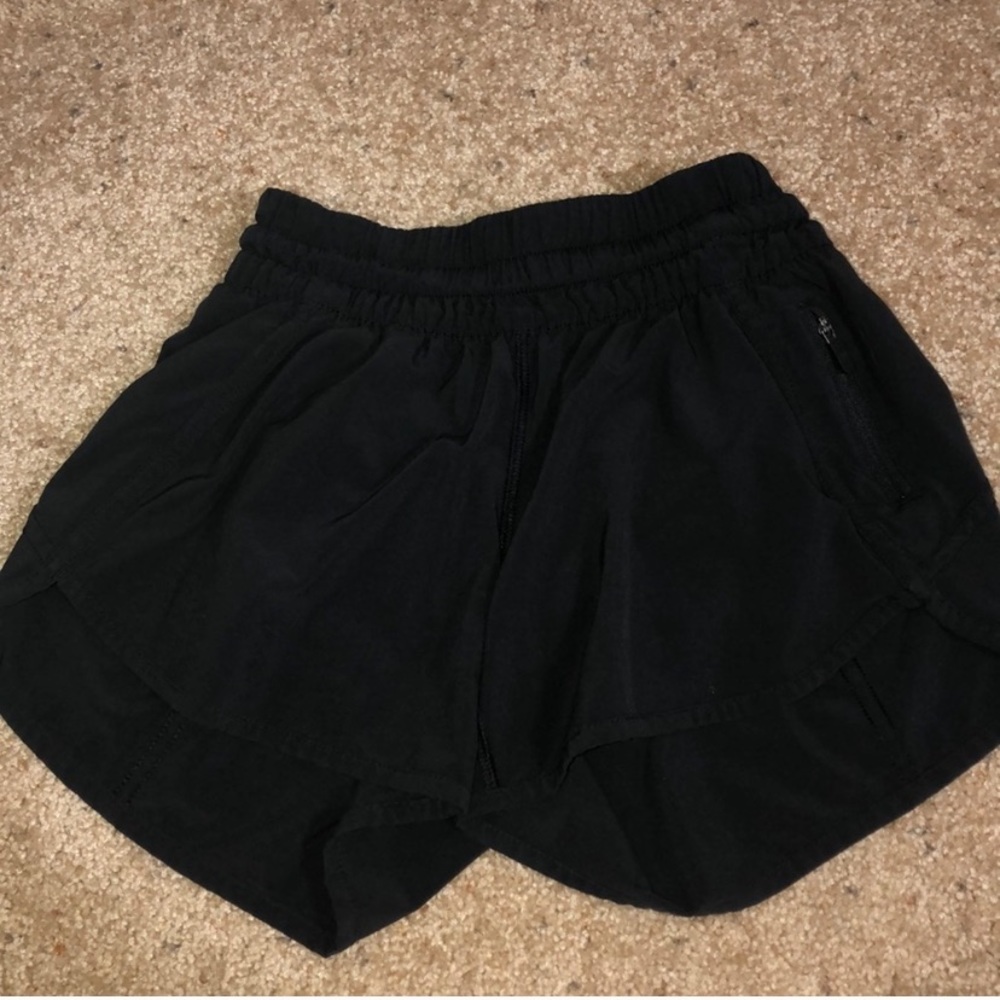 lululemon tracker shorts. size 4